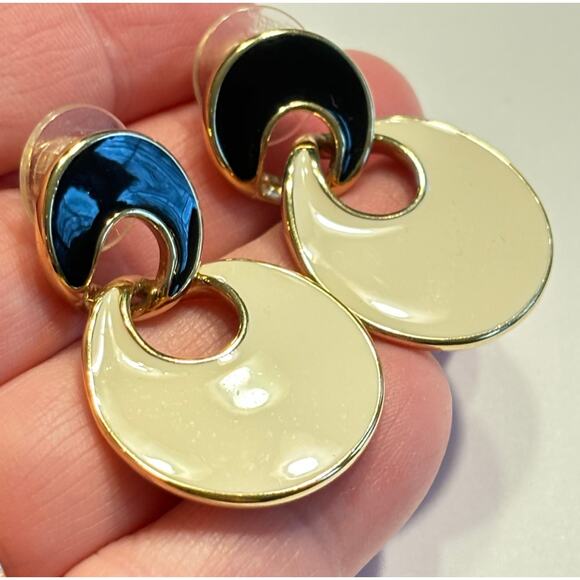 Y2K Pierced earrings mod black & creamy white enamel hoop dangles on goldtone - Picture 5 of 6